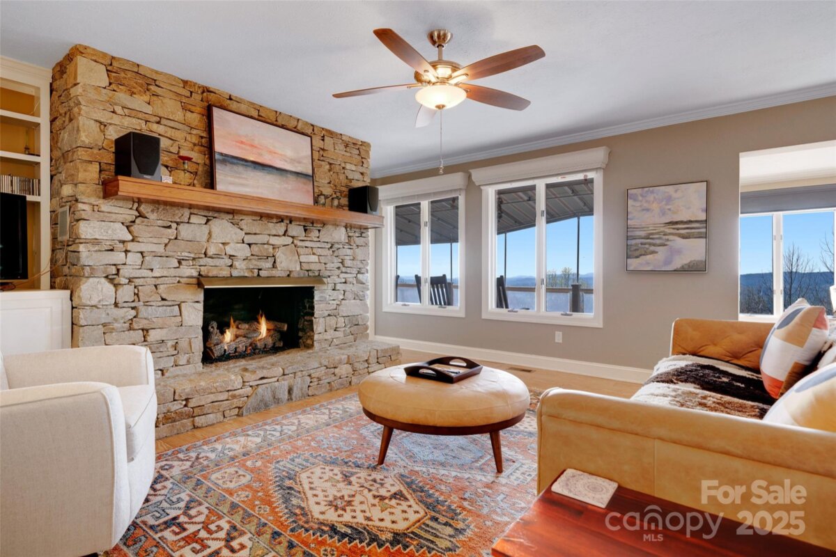 Hendersonville 7 4320767g