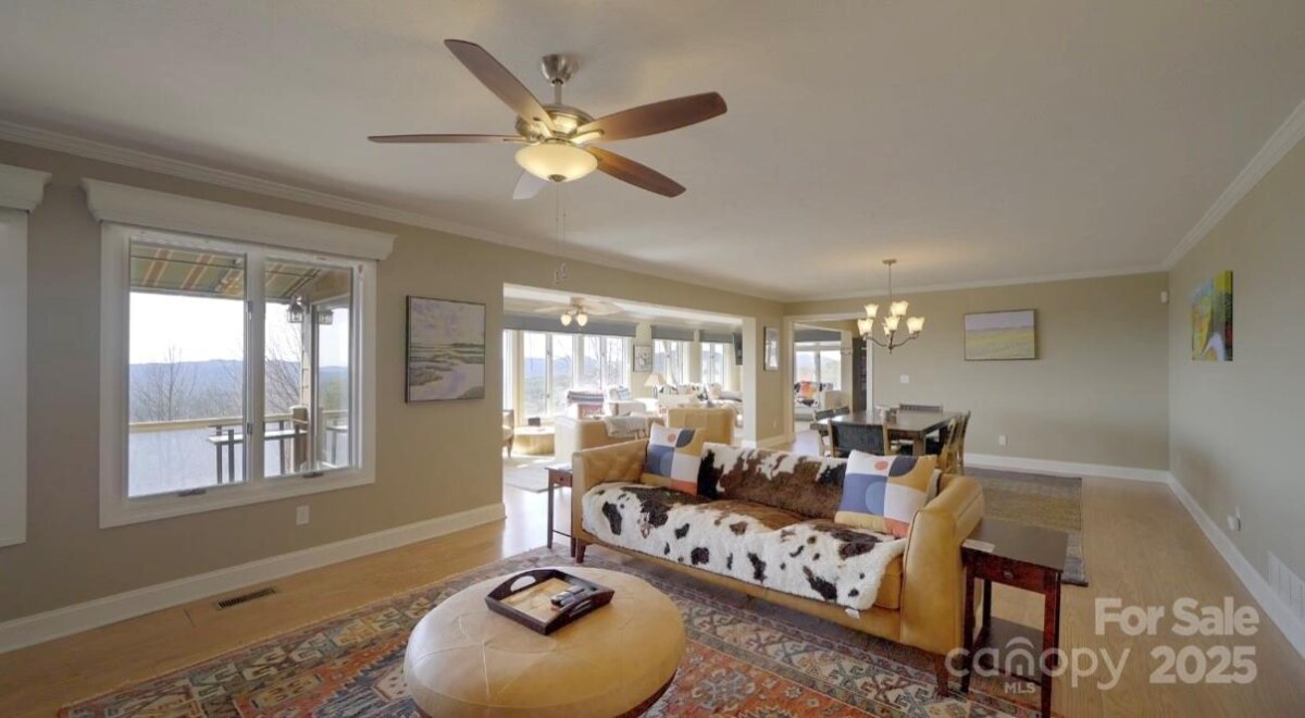 Hendersonville 8 4320767h