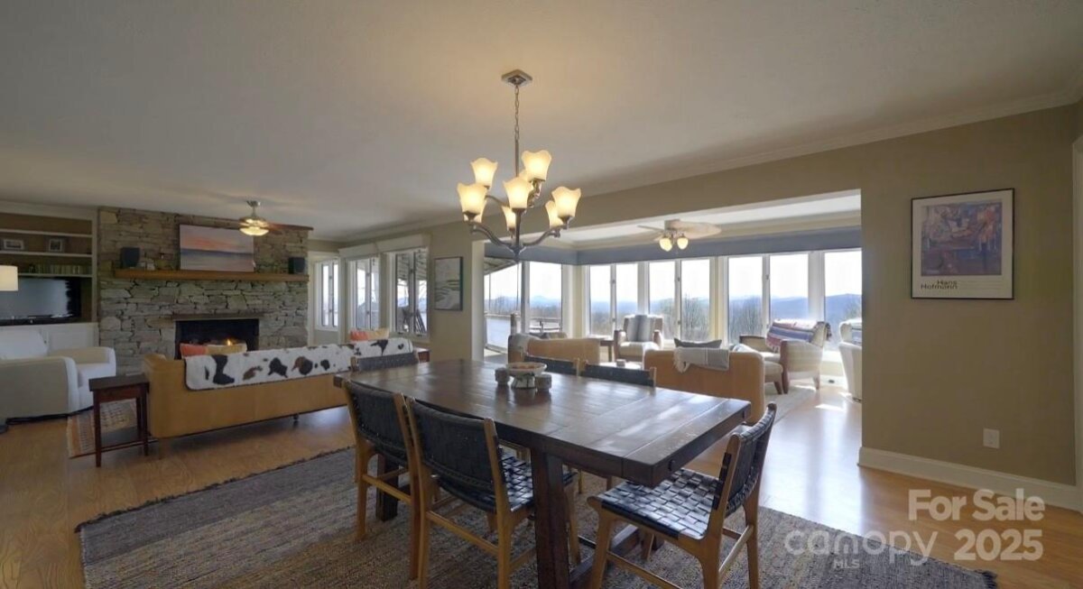 Hendersonville 9 4320767i