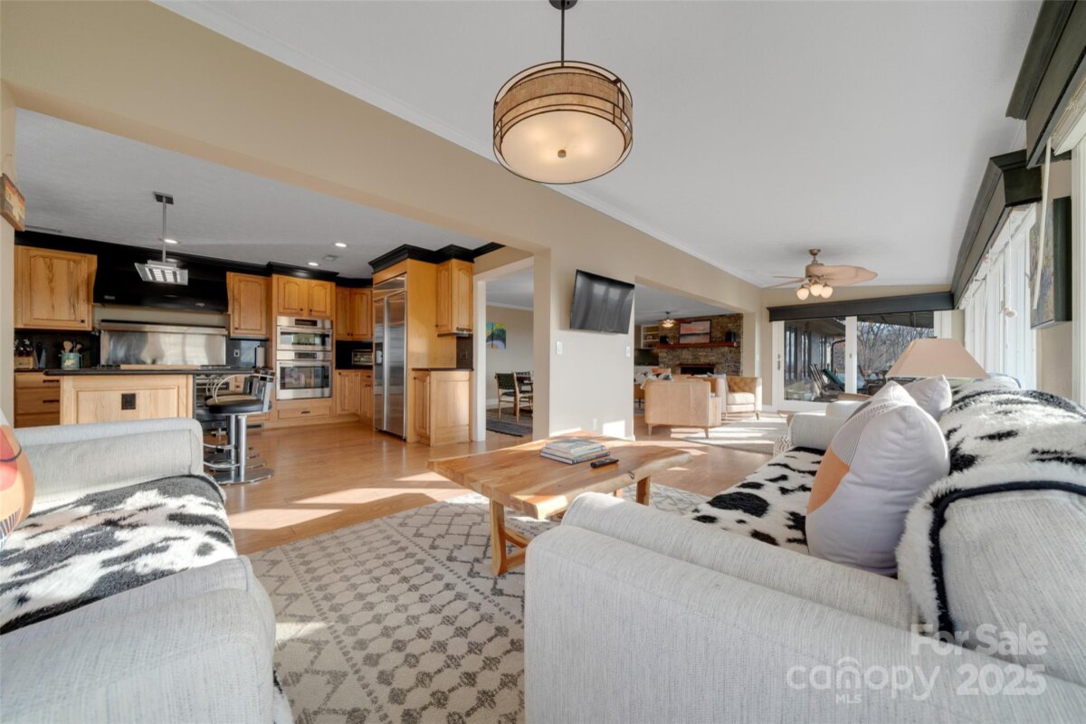 Hendersonville 13 4320767m