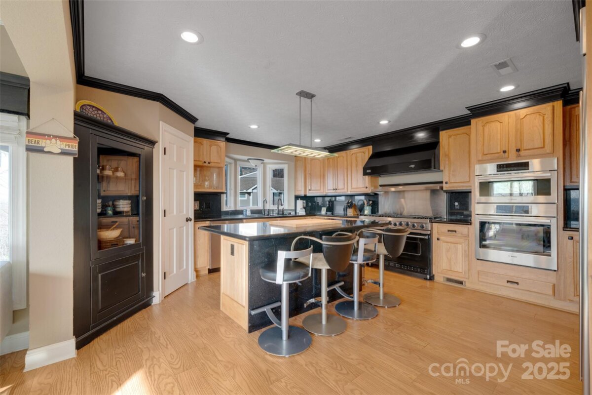 Hendersonville 15 4320767o