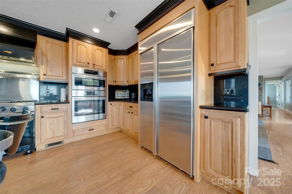 Hendersonville 19 4320767s