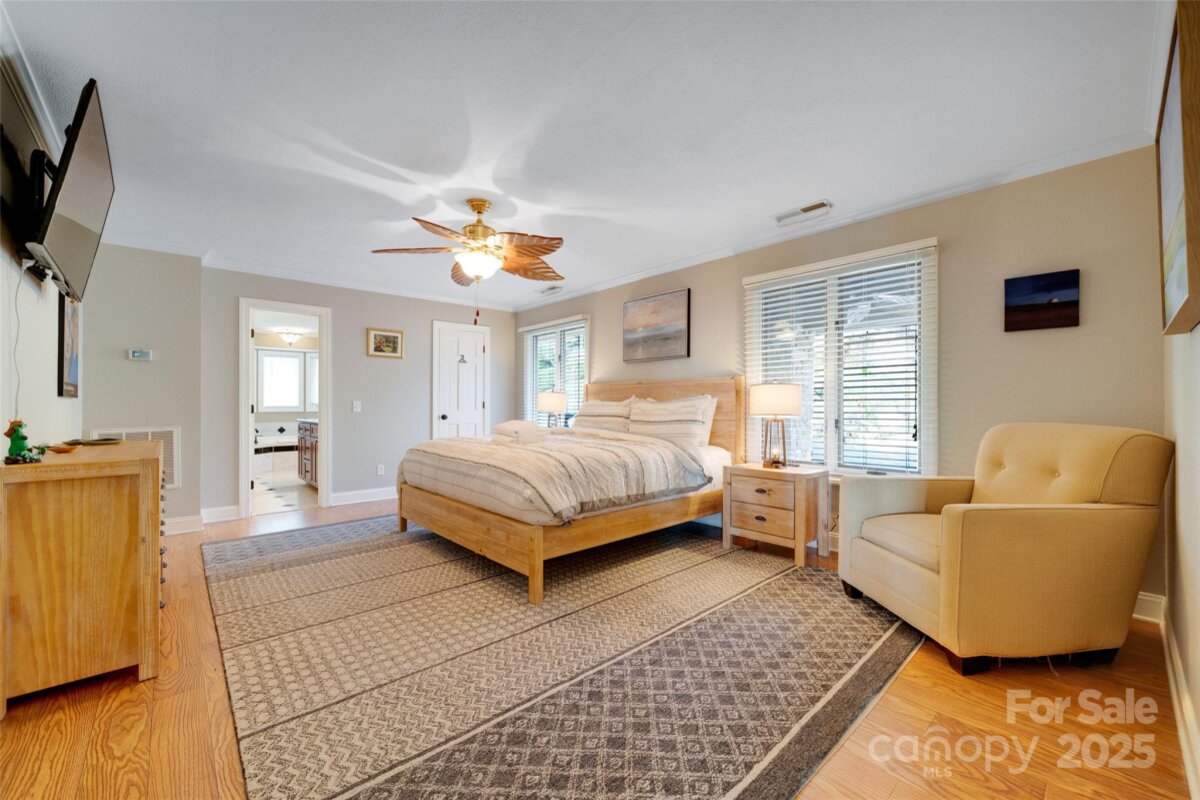 Hendersonville 25 4320767y