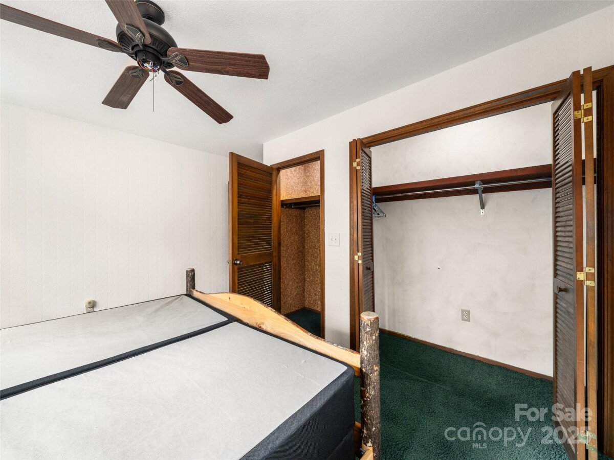 Lake Toxaway District 15 4322459o