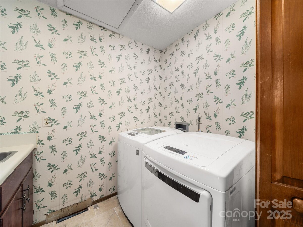 Lake Toxaway District 17 4322459q