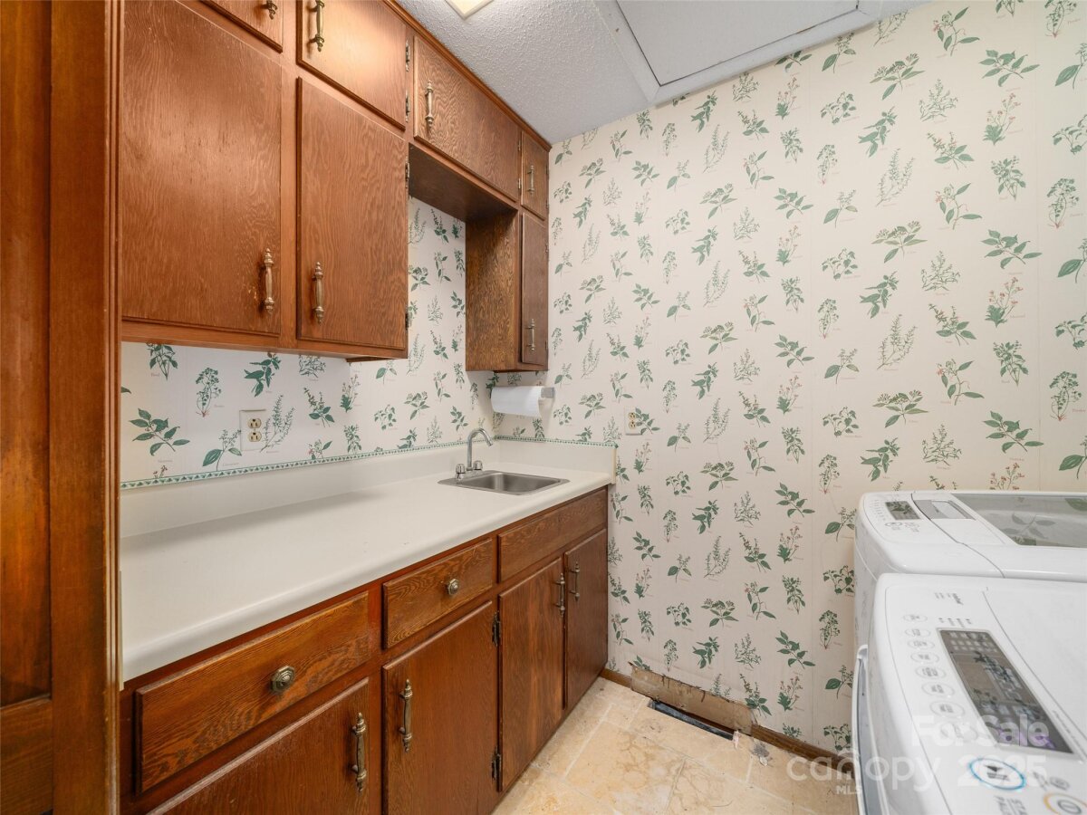 Lake Toxaway District 18 4322459r