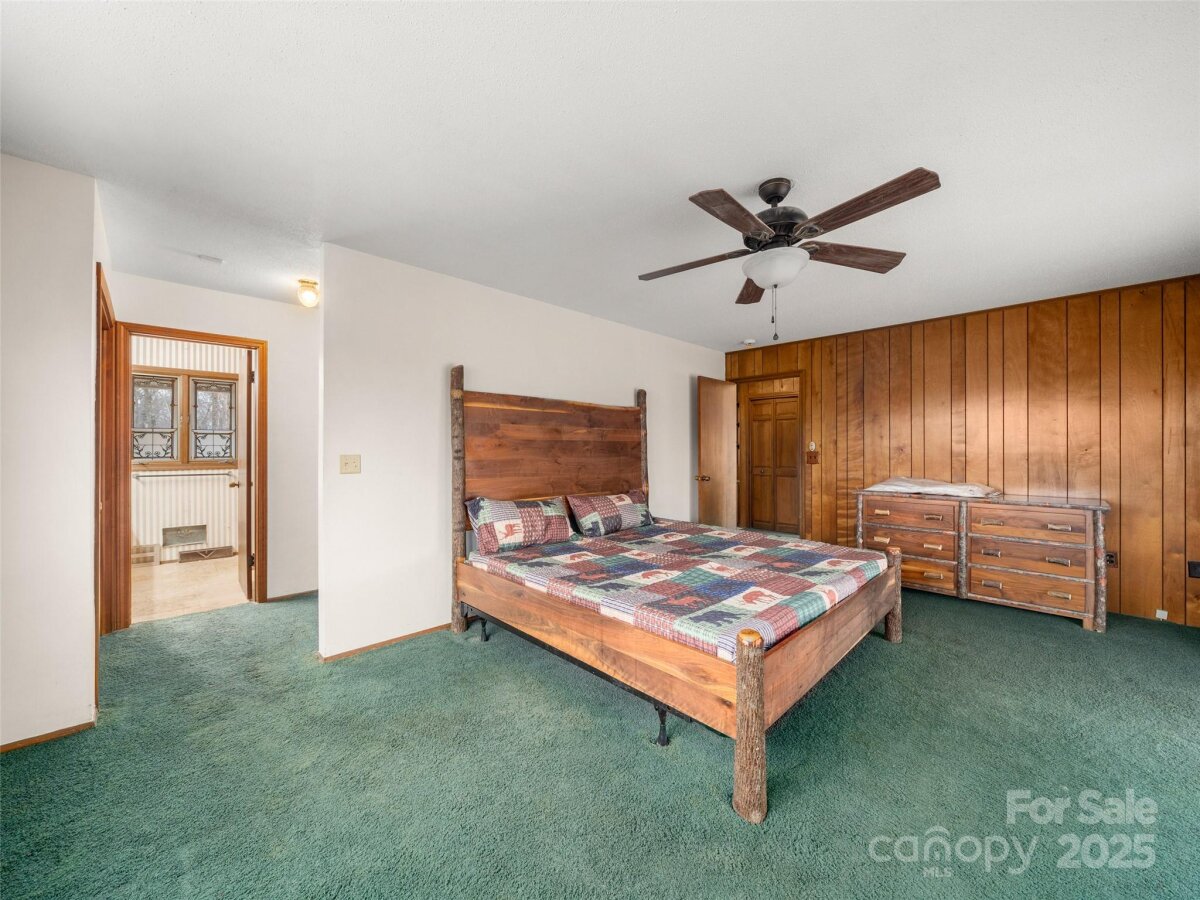 Lake Toxaway District 20 4322459t