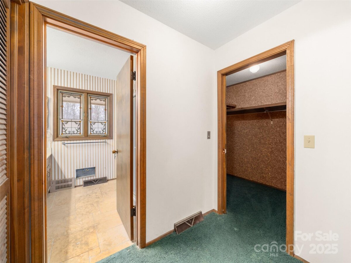 Lake Toxaway District 21 4322459u