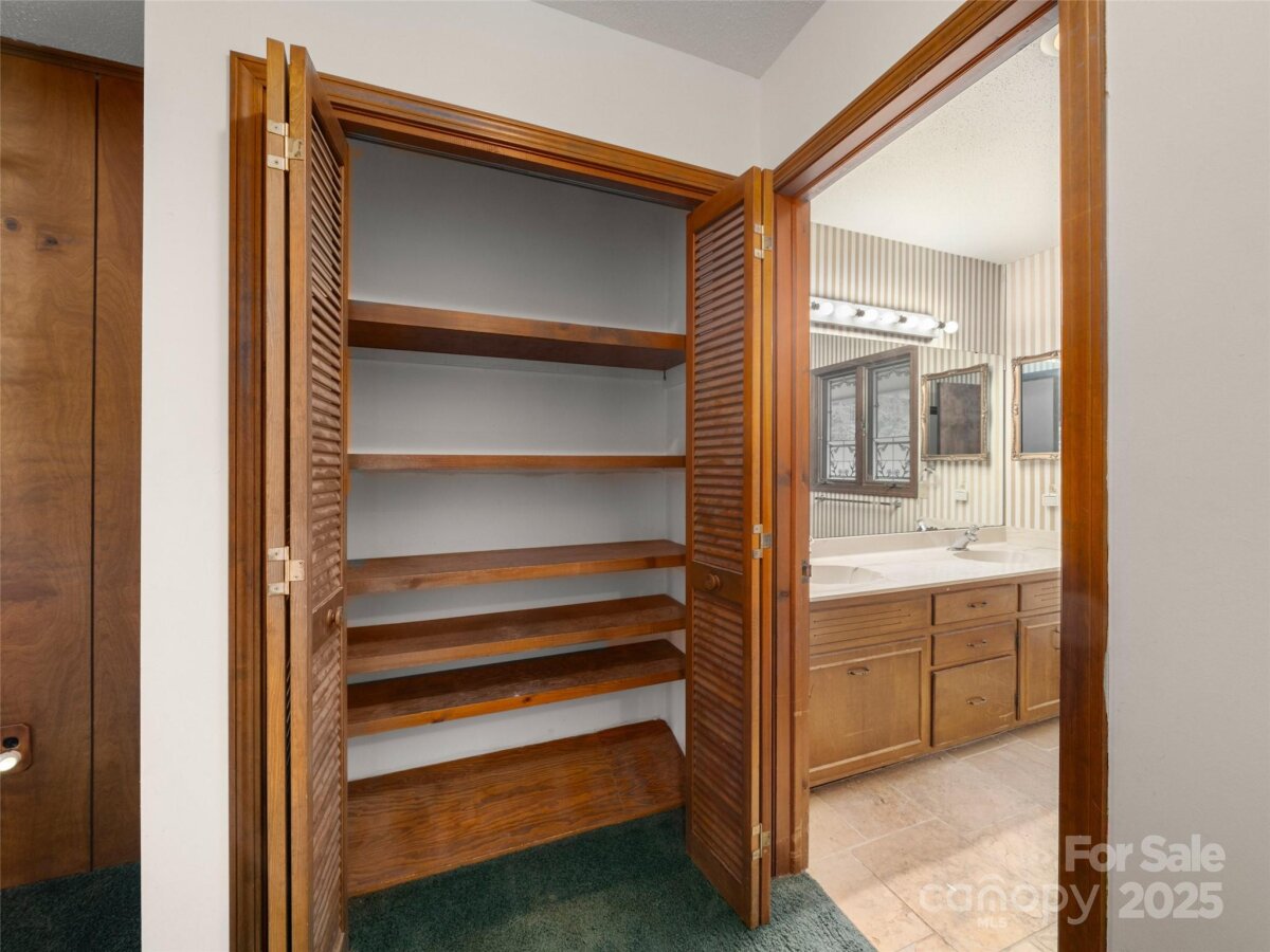 Lake Toxaway District 22 4322459v