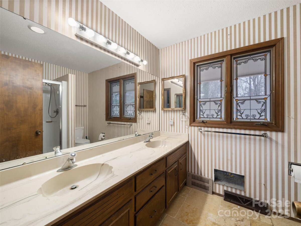 Lake Toxaway District 23 4322459w