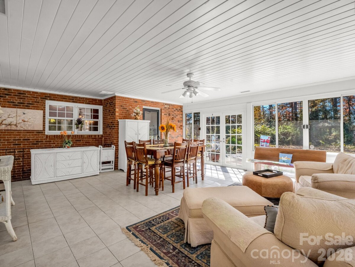 Hendersonville 9 4322794i