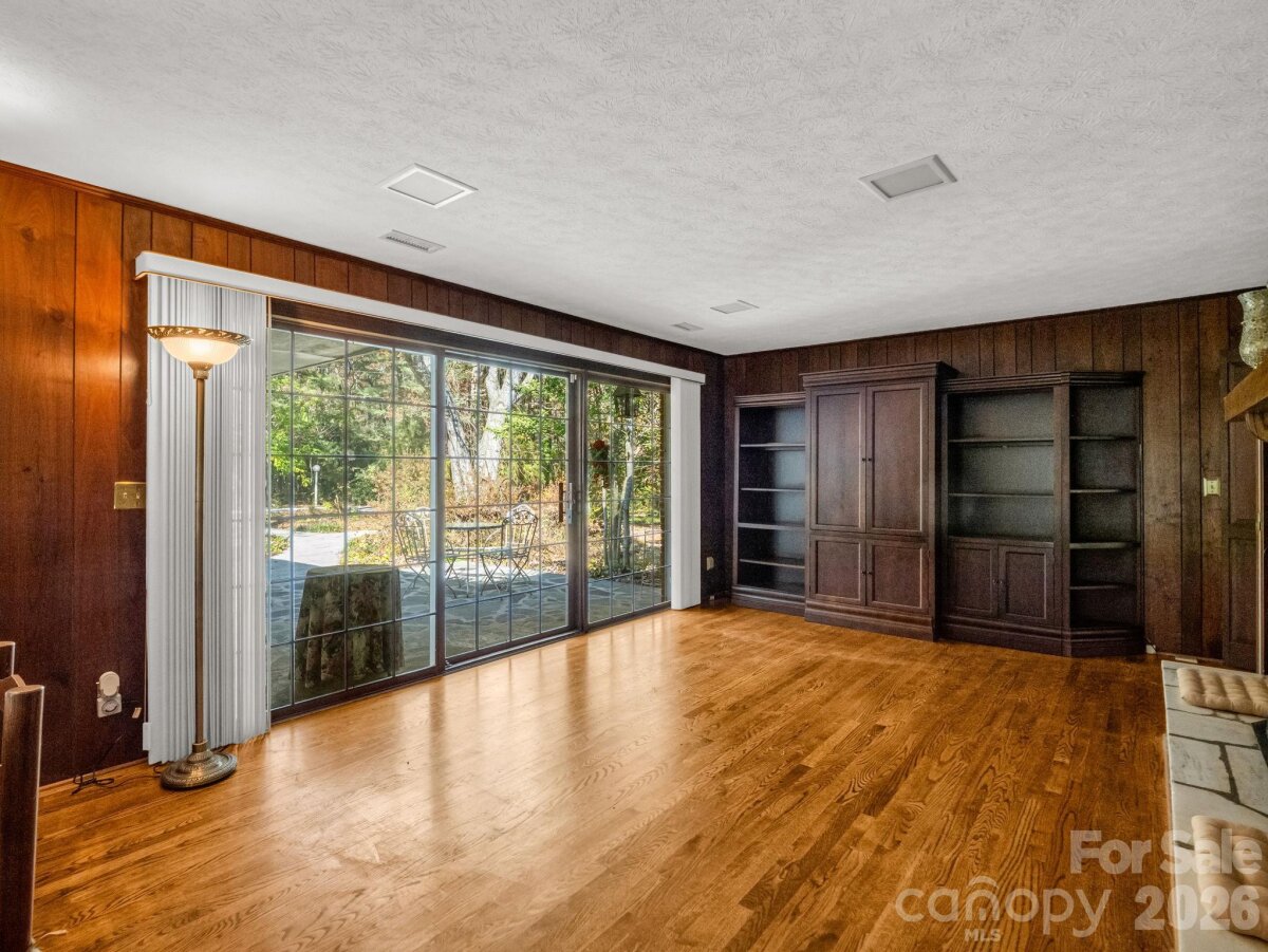 Hendersonville 16 4322794p