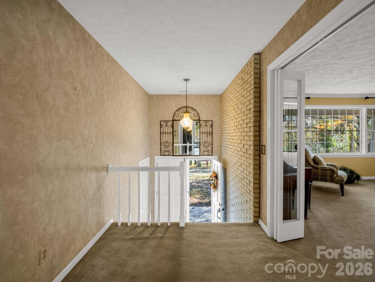 Hendersonville 22 4322794v