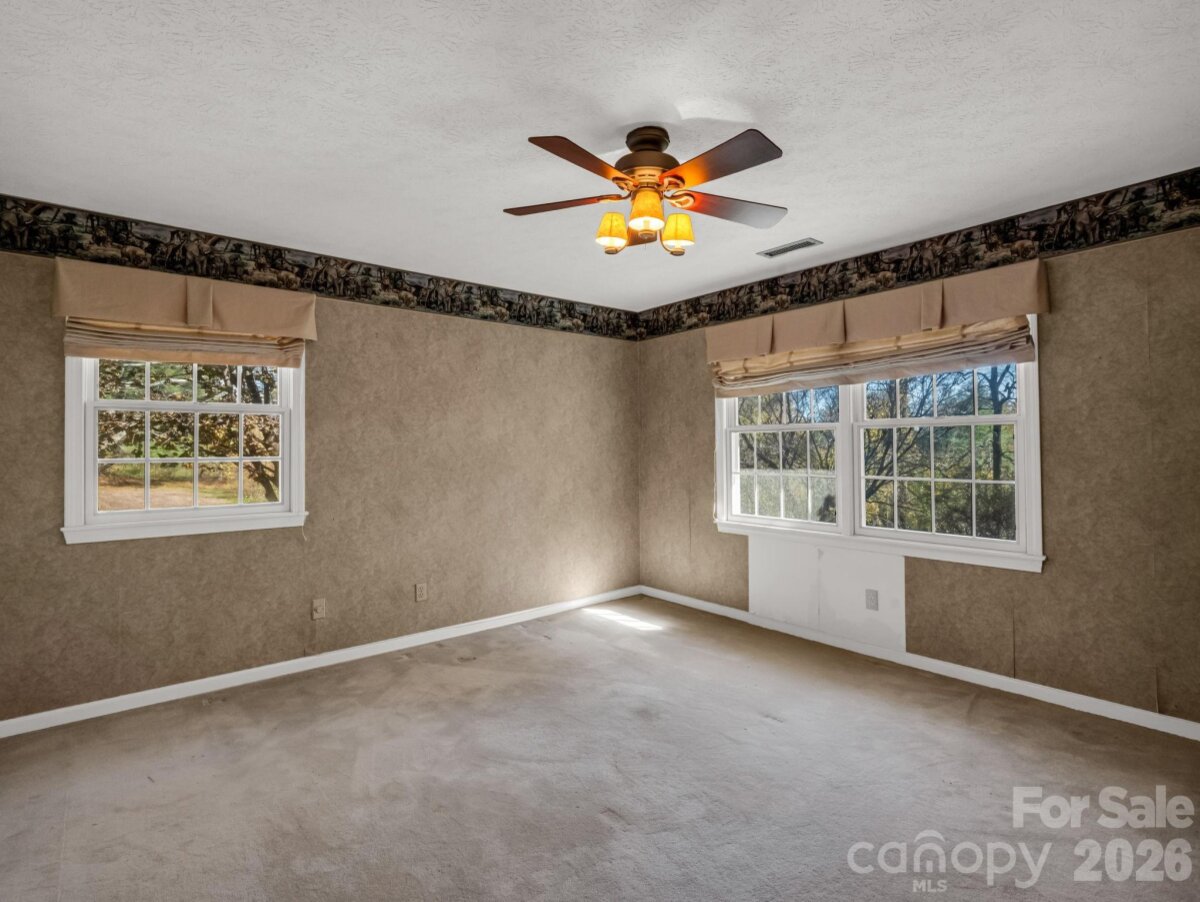 Hendersonville 25 4322794y