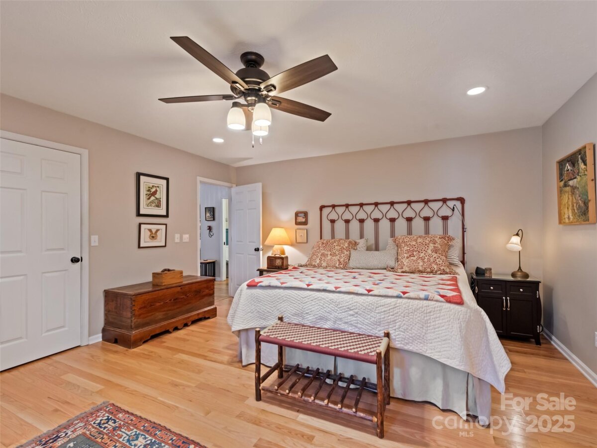 Waynesville 22 4323026v