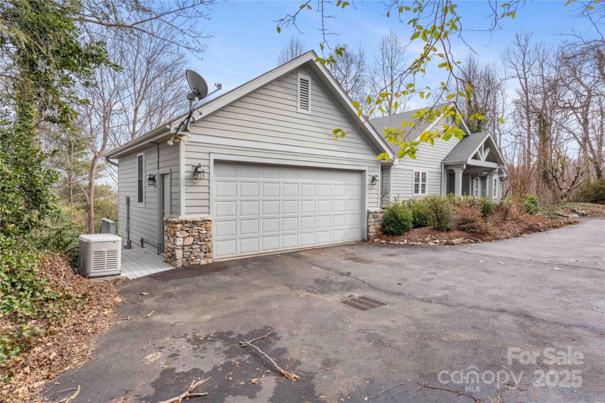 Hendersonville 4 4323061d