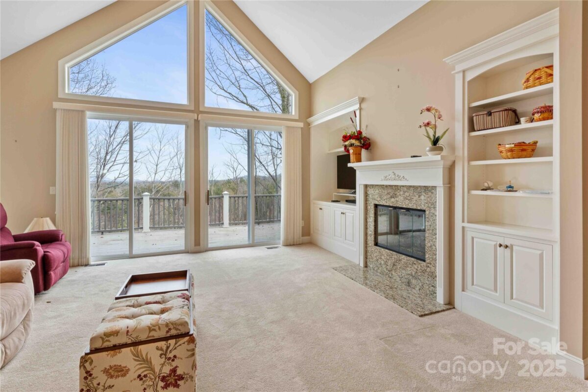 Hendersonville 8 4323061h