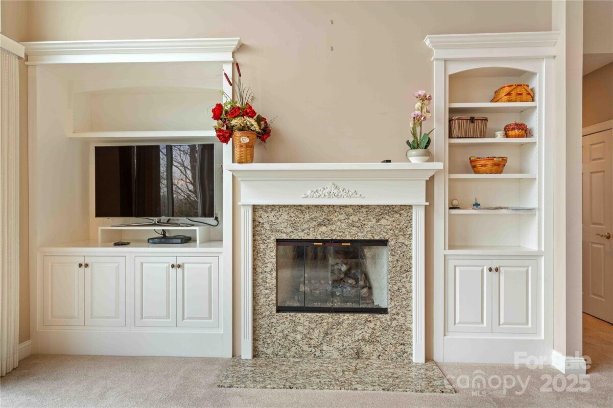 Hendersonville 10 4323061j