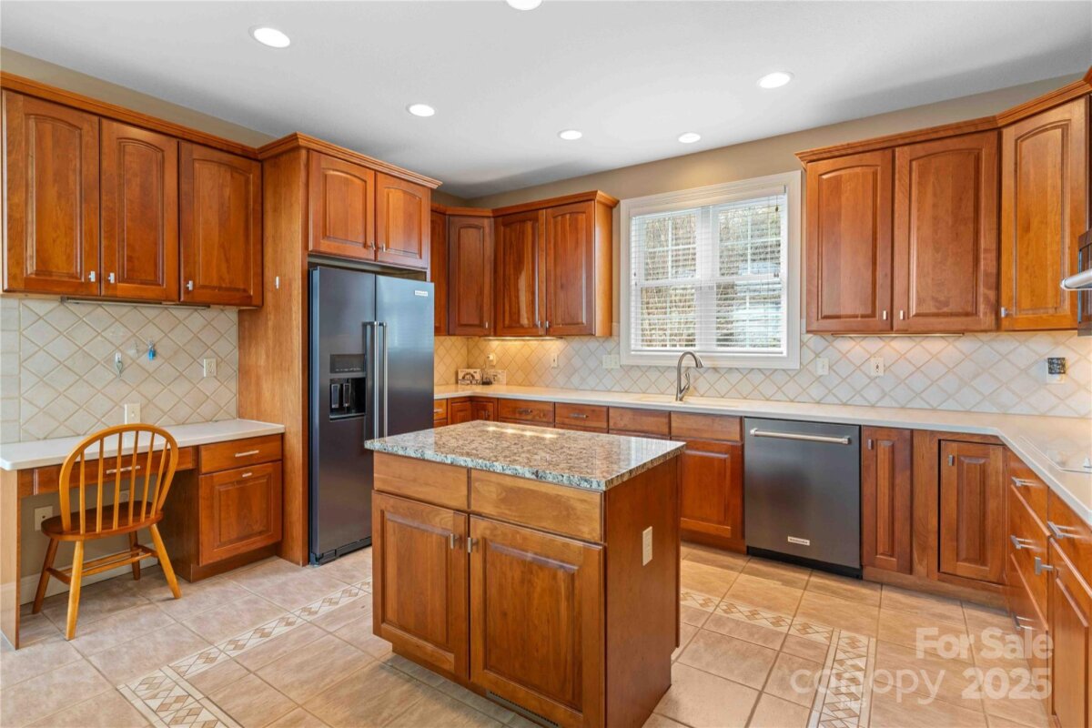 Hendersonville 11 4323061k