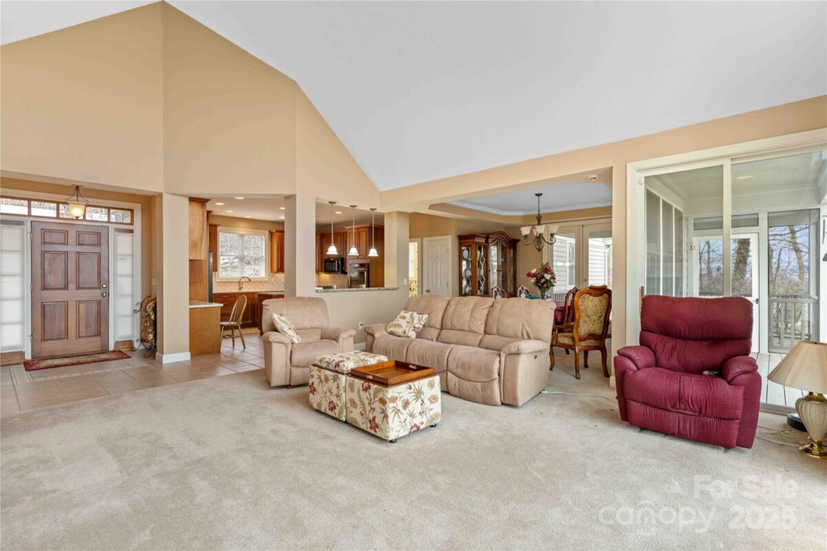 Hendersonville 15 4323061o