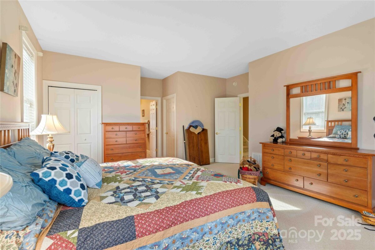 Hendersonville 18 4323061r