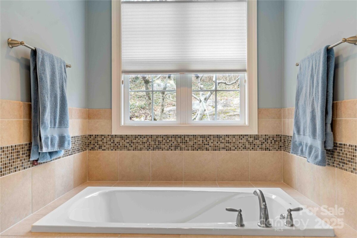 Hendersonville 20 4323061t