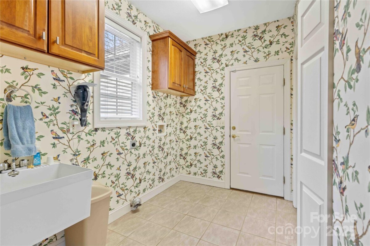 Hendersonville 23 4323061w