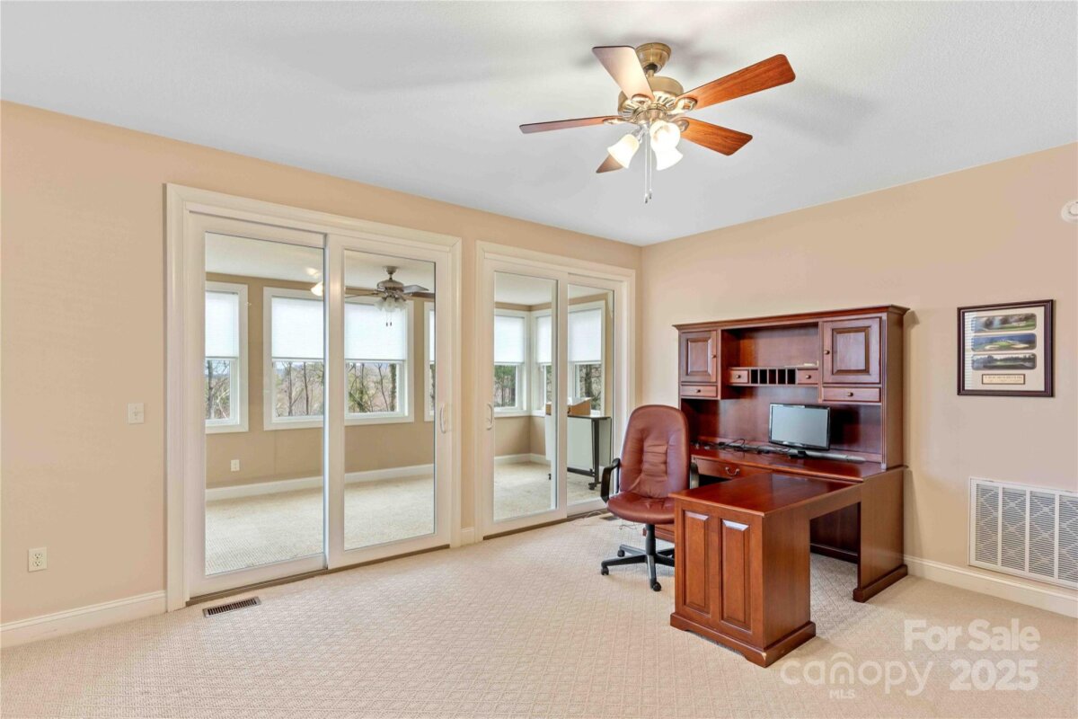 Hendersonville 26 4323061z