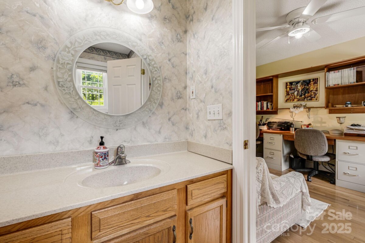 Hendersonville 7 4323203g