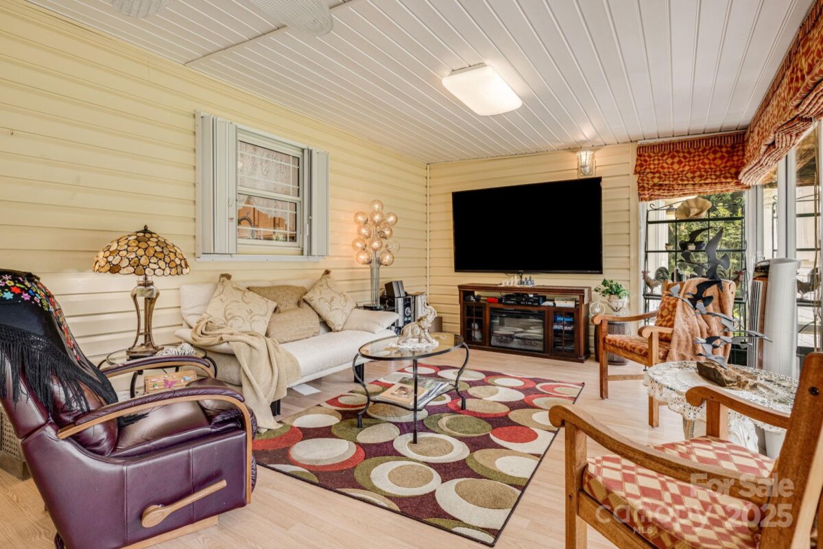 Hendersonville 13 4323203m