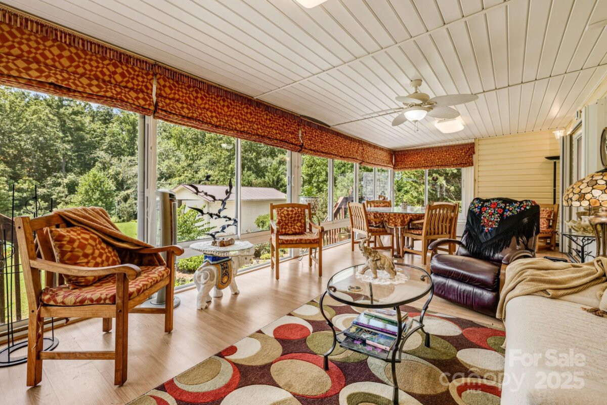 Hendersonville 14 4323203n