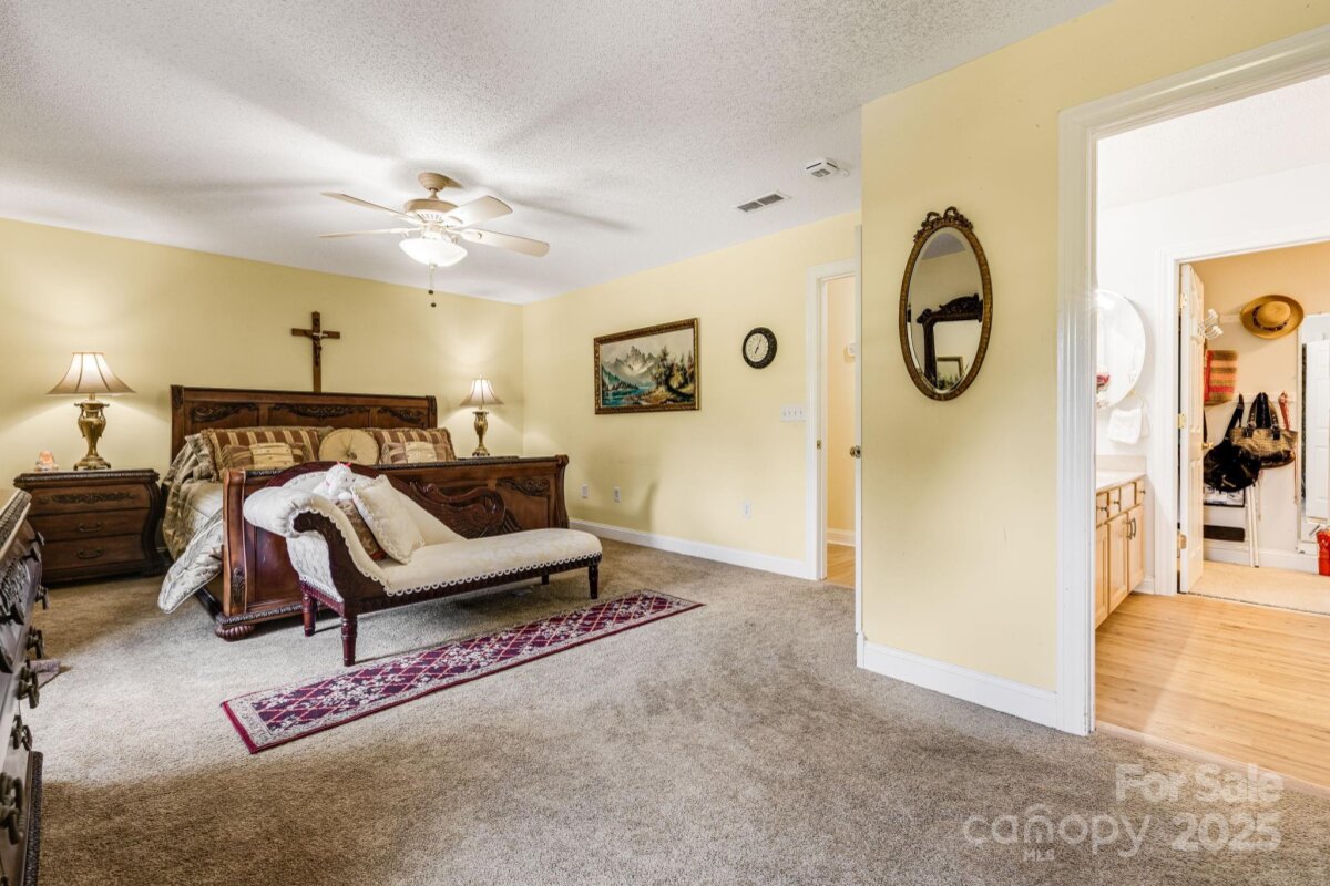 Hendersonville 16 4323203p