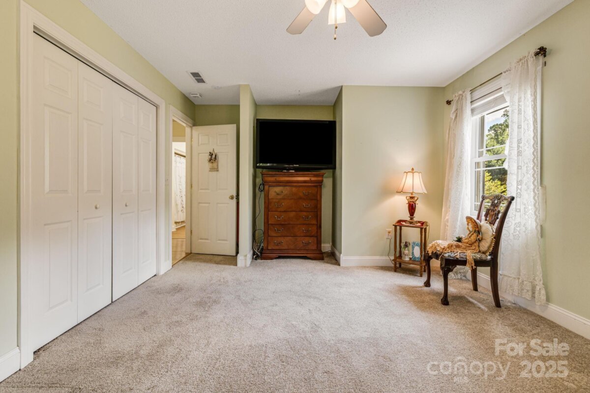 Hendersonville 19 4323203s