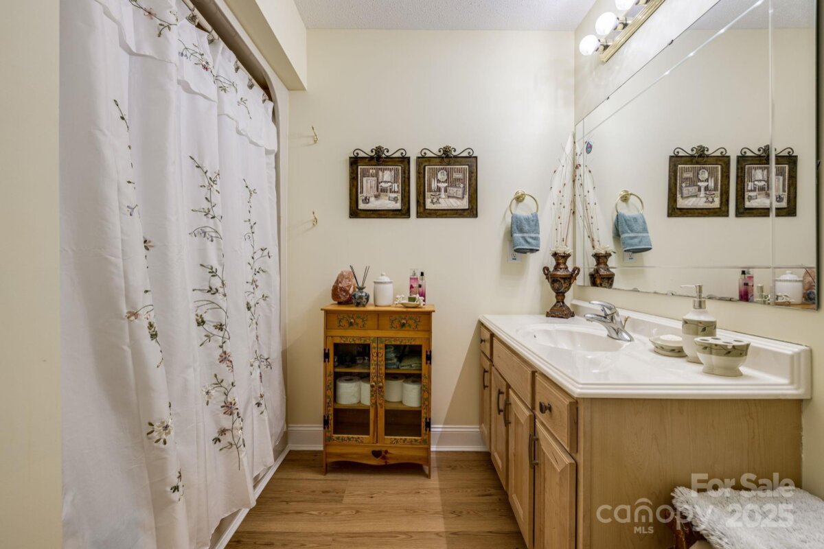 Hendersonville 21 4323203u