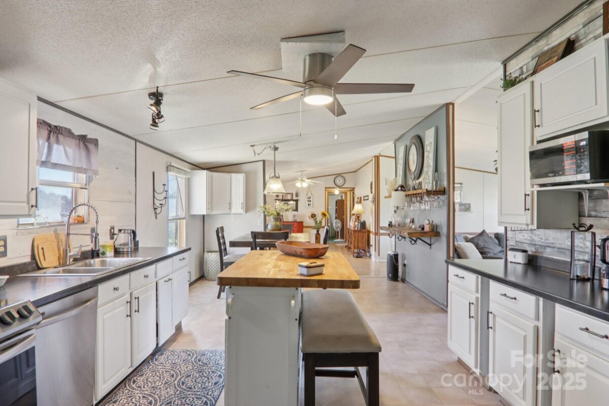 Leicester 11 4324763k