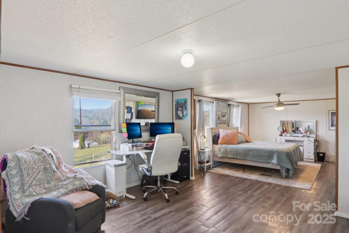 Leicester 13 4324763m