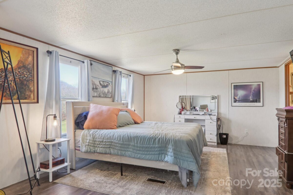 Leicester 14 4324763n