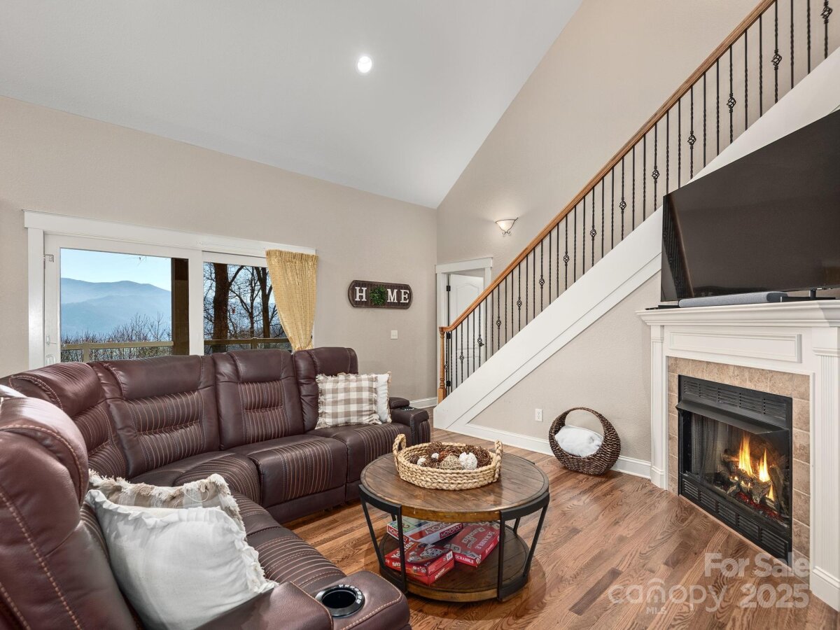 Waynesville 9 4325557i