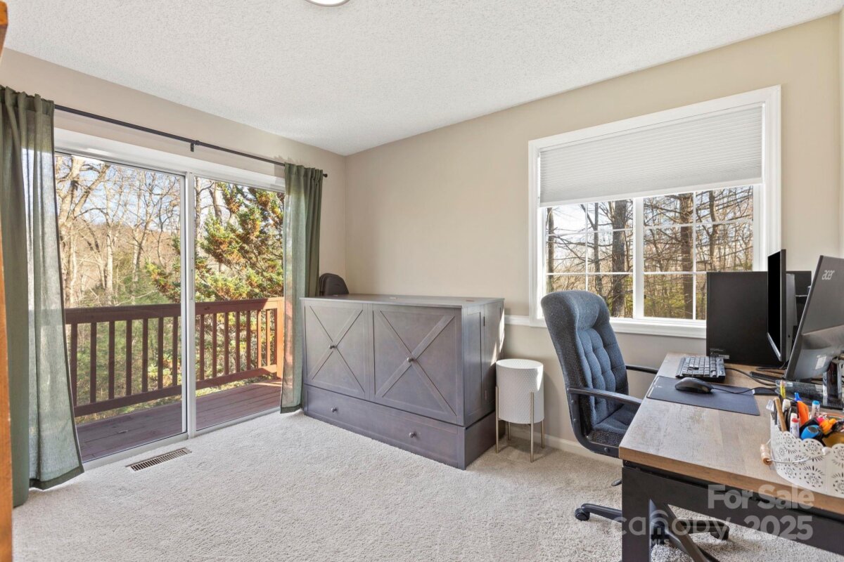 Lake Toxaway District 15 4325770o