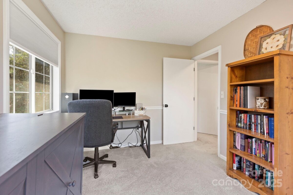 Lake Toxaway District 16 4325770p