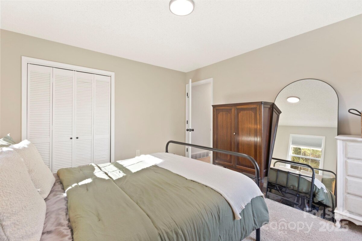 Lake Toxaway District 18 4325770r