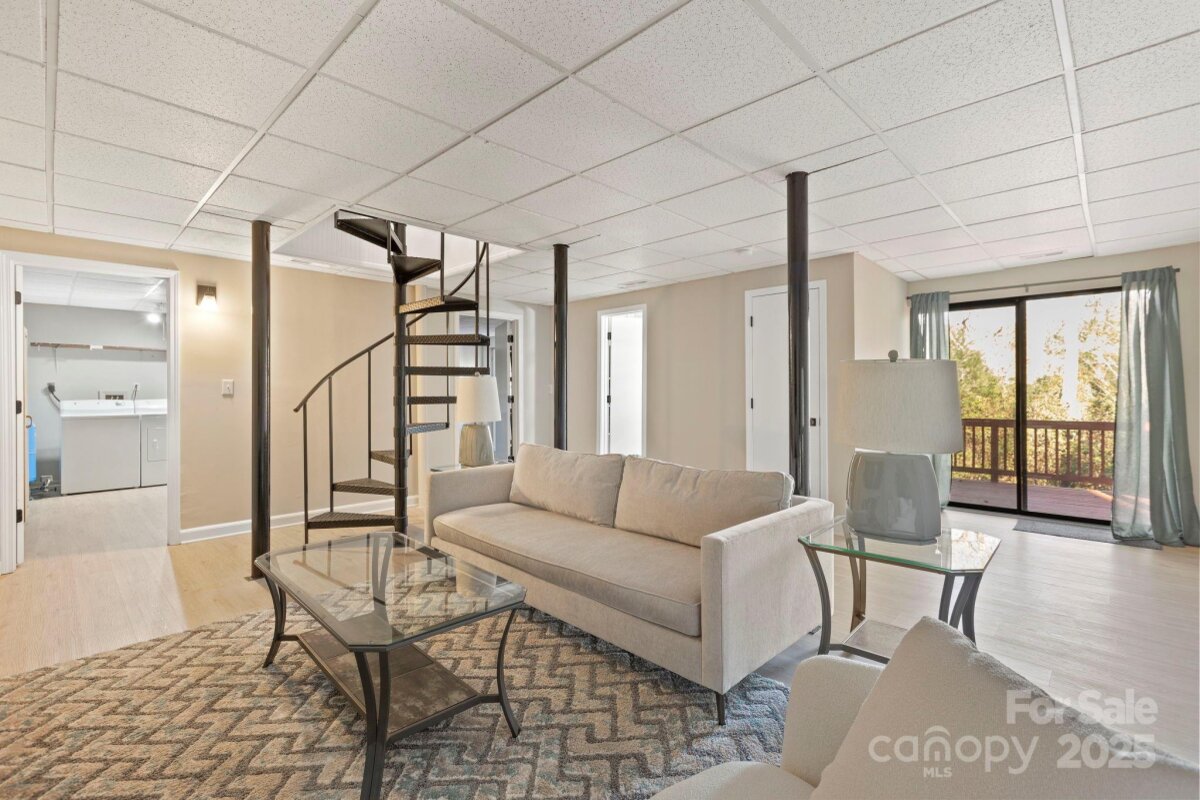 Lake Toxaway District 21 4325770u