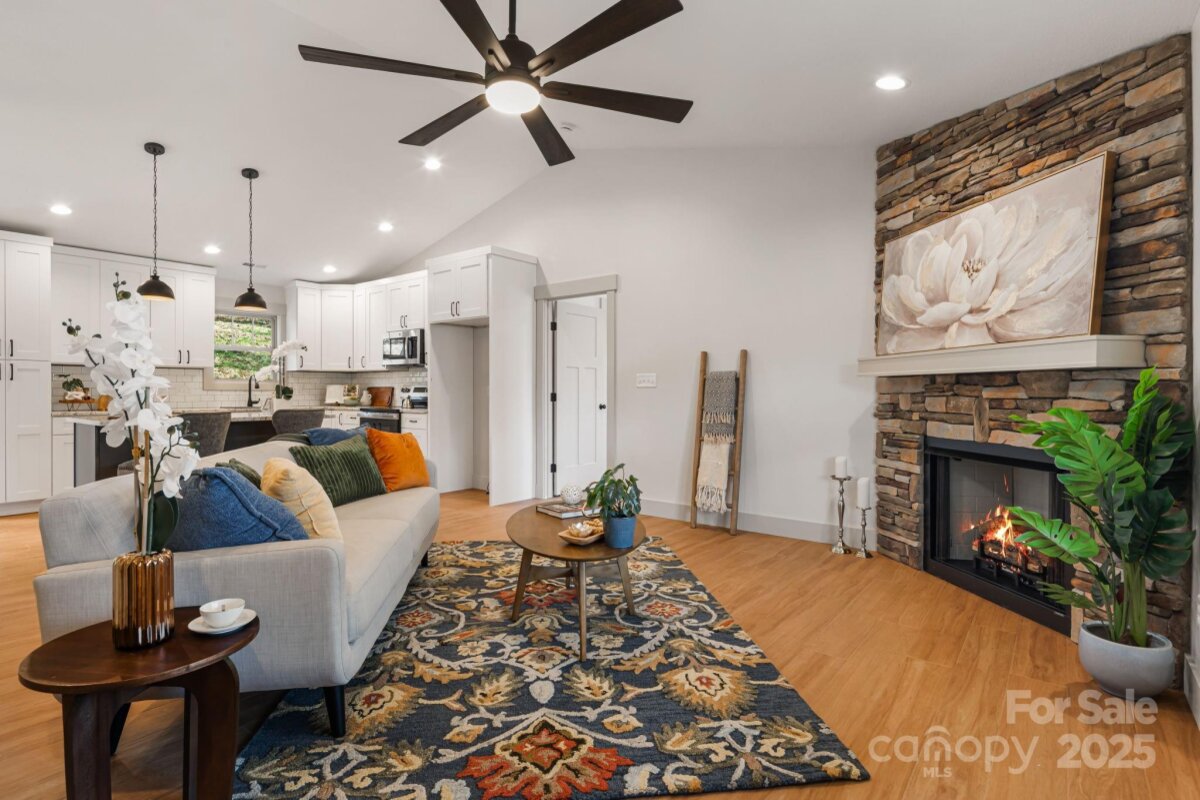 Weaverville 9 4326320i