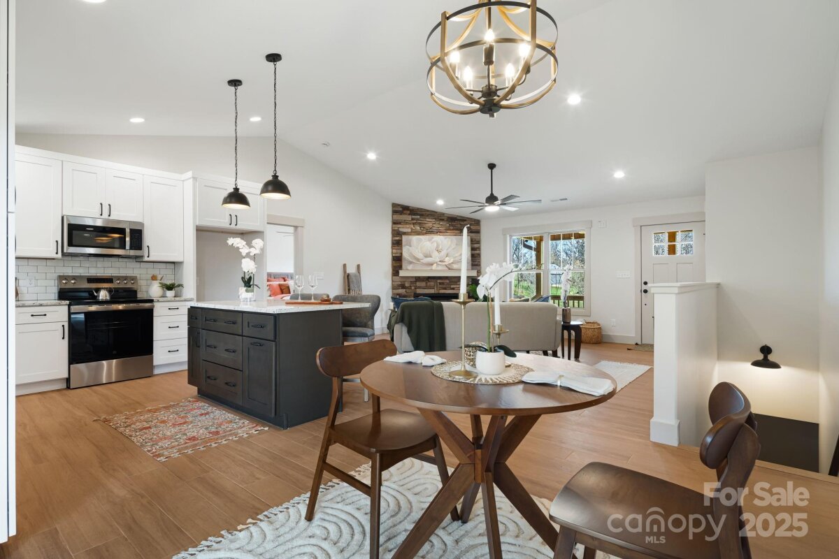 Weaverville 11 4326320k