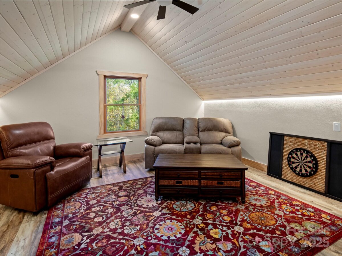 Waynesville 23 4326505w