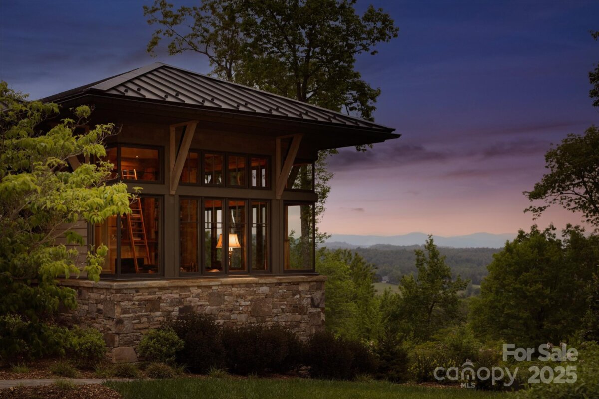 Hendersonville 3 4326840c