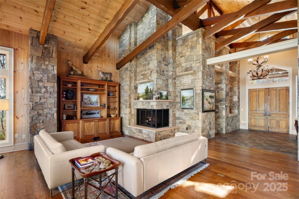 Hendersonville 8 4326840h