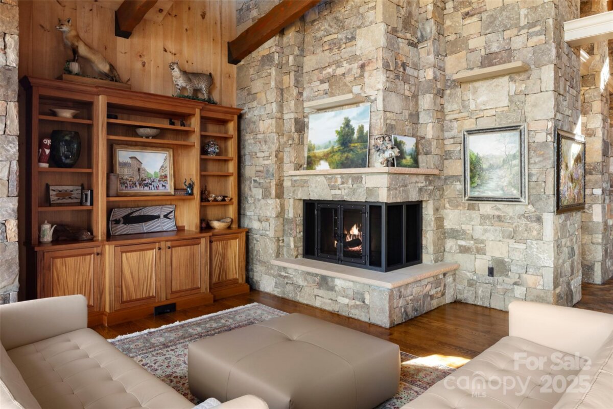 Hendersonville 9 4326840i