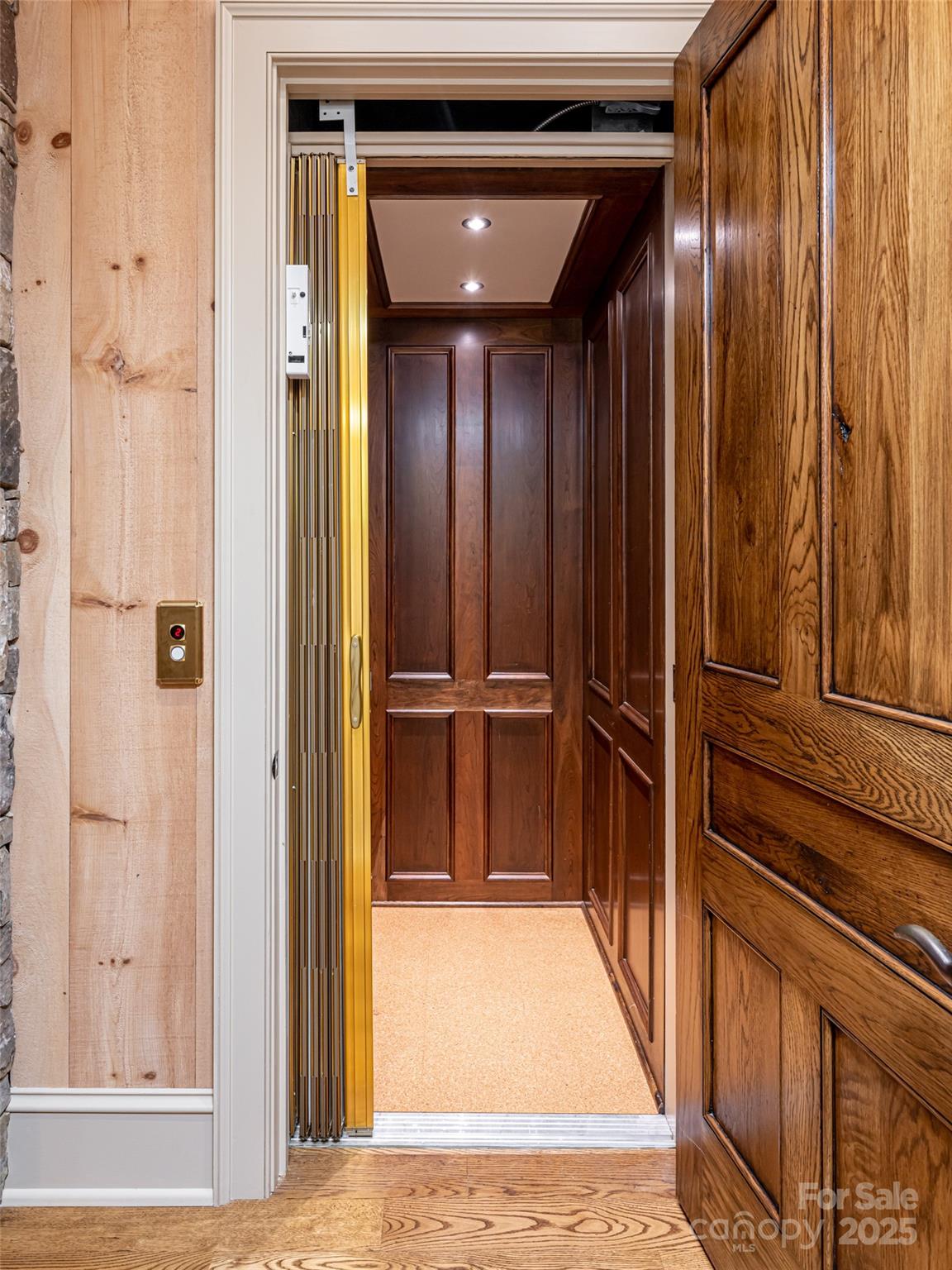 Hendersonville 10 4326840j