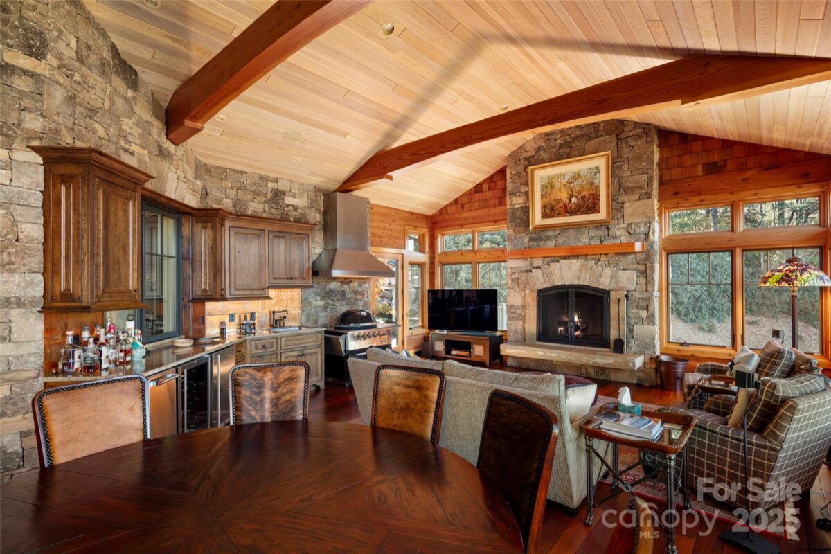 Hendersonville 12 4326840l